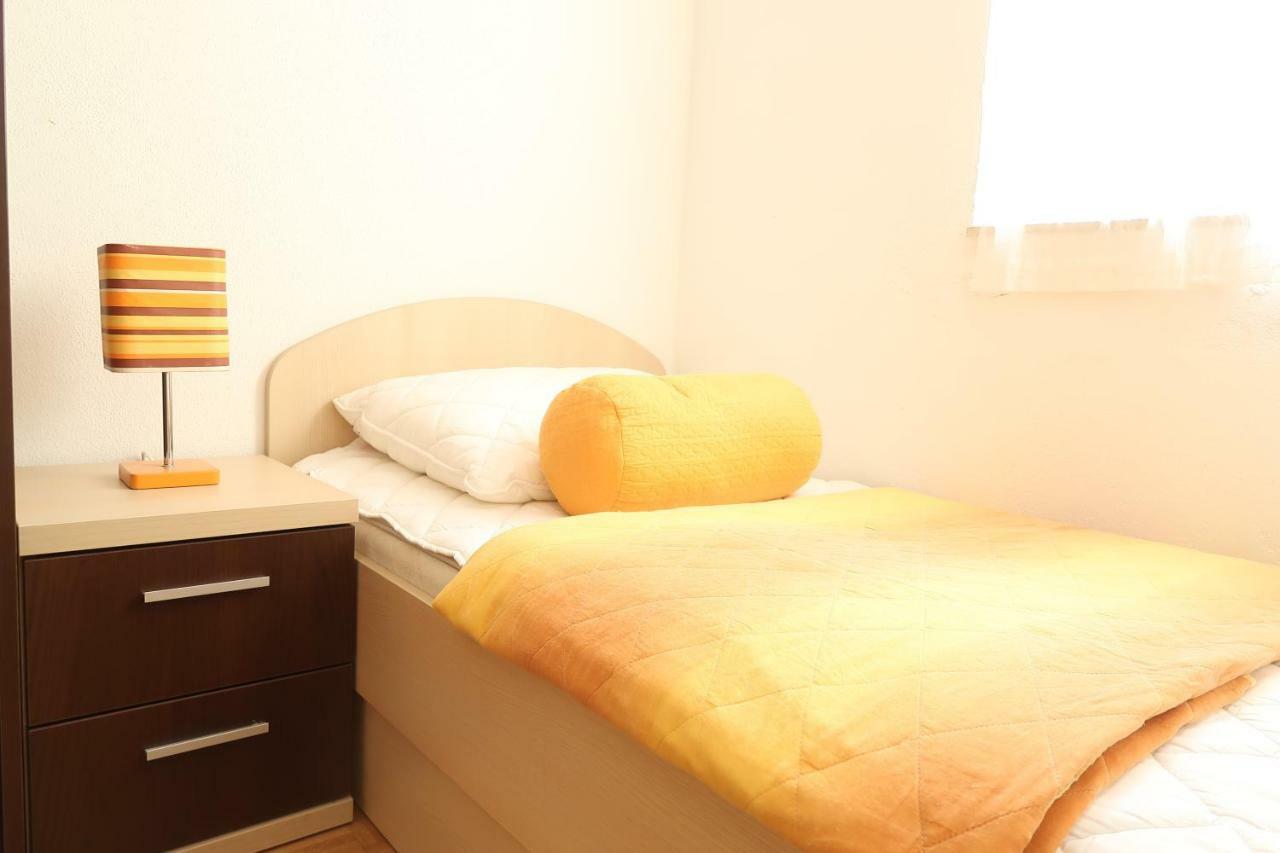 Apartments Maras Primosten Exterior photo